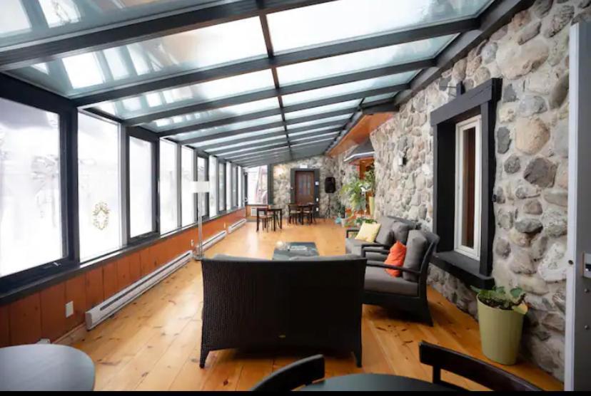 Condo Hotel Au Pied Du Mont Orford Εξωτερικό φωτογραφία