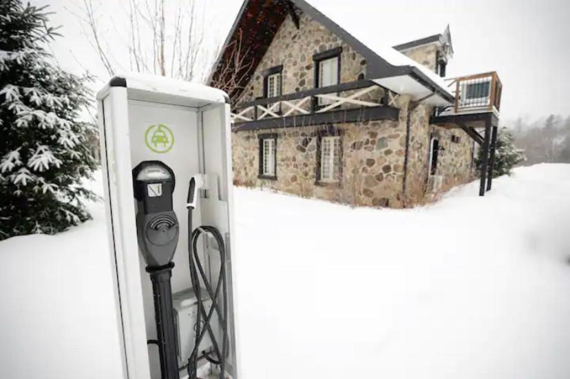 Condo Hotel Au Pied Du Mont Orford Εξωτερικό φωτογραφία