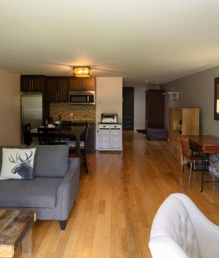 Condo Hotel Au Pied Du Mont Orford Εξωτερικό φωτογραφία