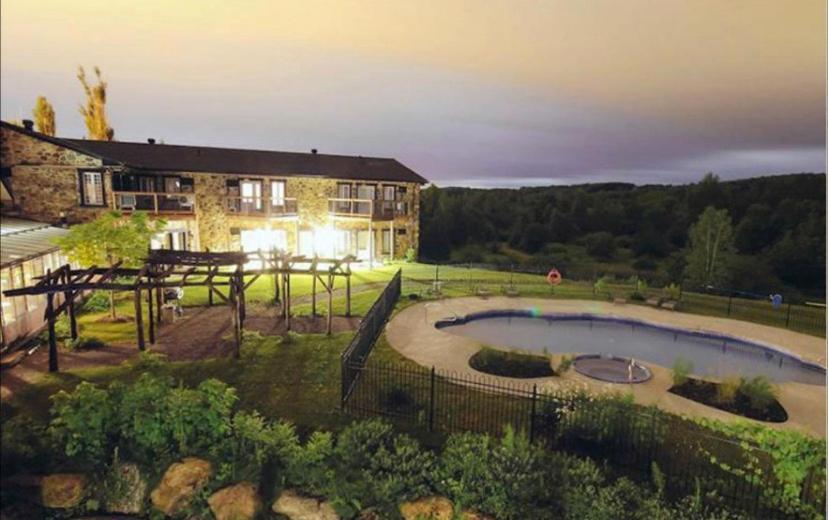 Condo Hotel Au Pied Du Mont Orford Εξωτερικό φωτογραφία